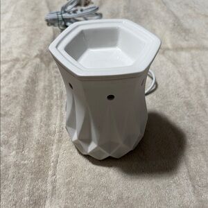 Scentsy White Geometric Wax Warmer